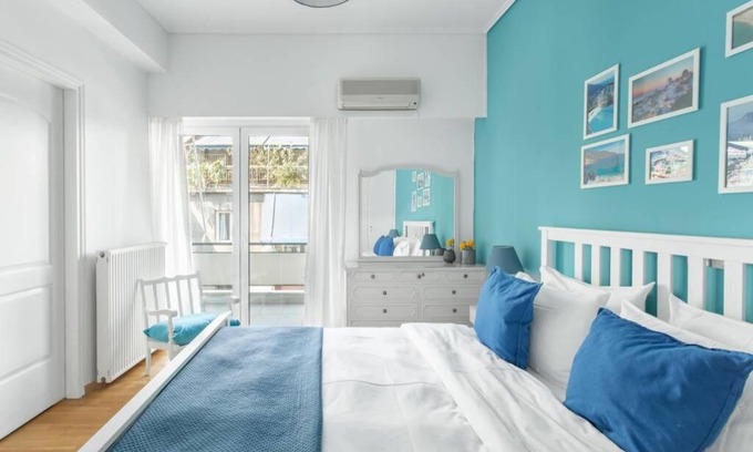 Koukaki Apartment | Spacious family home near Acropolis in Koukaki!