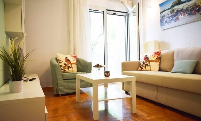 Thissio Apartment | Stylish apt in the Historic heart of the city