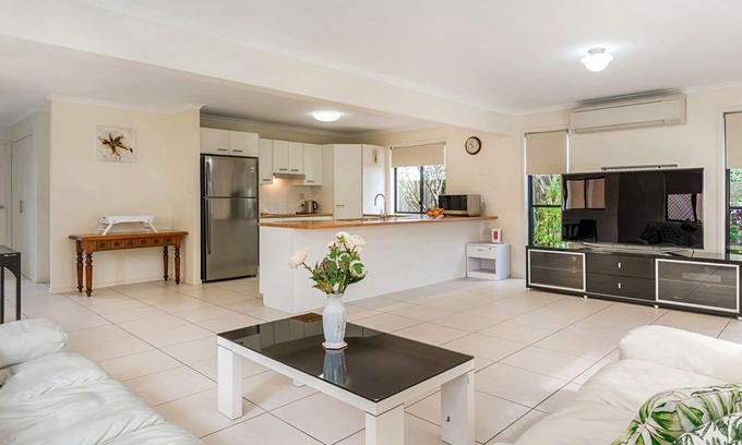 Noosaville Apartment | Stylish Noosaville Duplex close to river