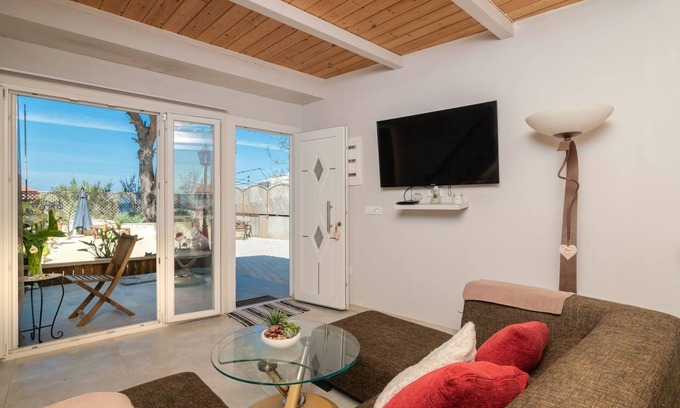Neromilos Cottage | Sweet cottage retreat - 2 bedroom house