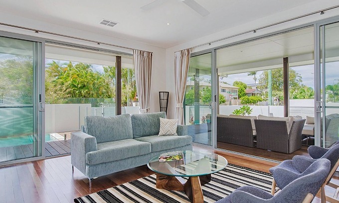 Noosaville House | The Stunning Noosa River Is Only Minutes Away