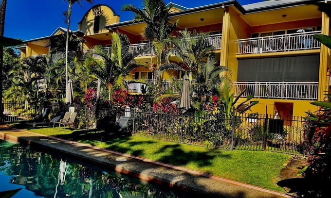 Yorkeys Knob Apartment | The York Beachfront Holiday Apartments