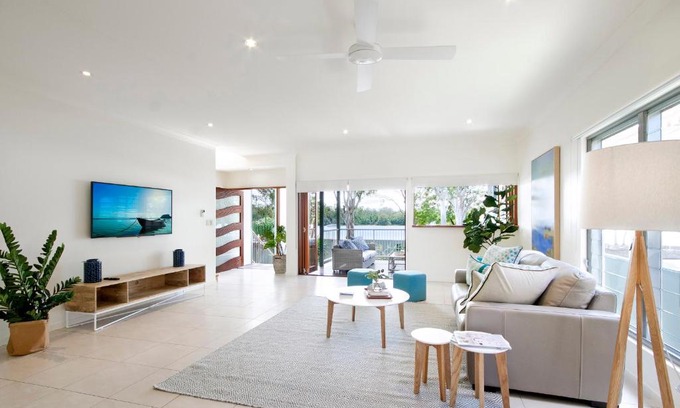 Tewantin House | Tranquil & Modern Riverside Getaway