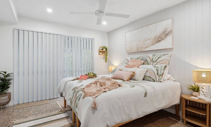 Coolum Beach Apartment | TreasureView Beach House Suite #9c ground floor studio