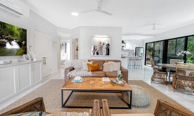 Trinity Beach Apartment | Trinity Beach Tropical Hideaway