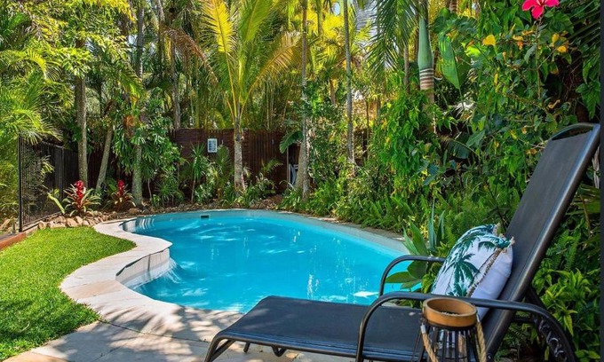 Marcus Beach House | Tropical Oasis