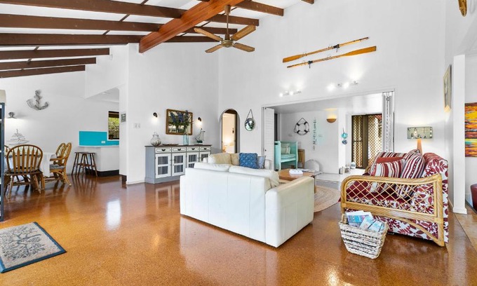 Bongaree House | Tuscany by the Sea