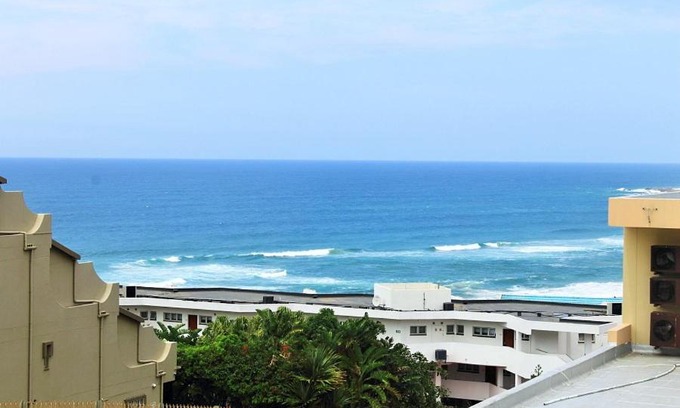 Manaba Beach Apartment | Uvongo Lucian Blue Flag Beach Apartment