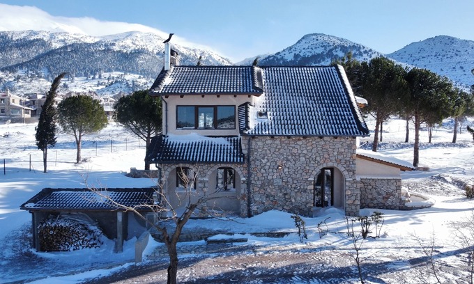 Distomo-Arachova-Antikyra Villa | Villa Dianne: Your Perfect Mountain Retreat