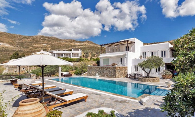 Ftelia Villa | Villa Galaxy in Mykonos, 5 bdrms, walking distance to Ftelia Beach