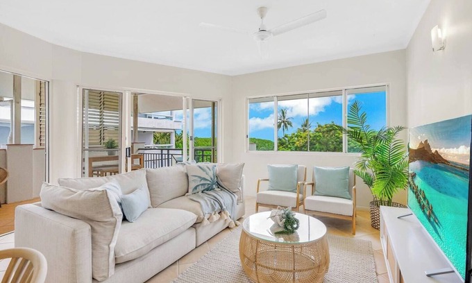 Cairns North Apartment | Water Views on the Esplanade