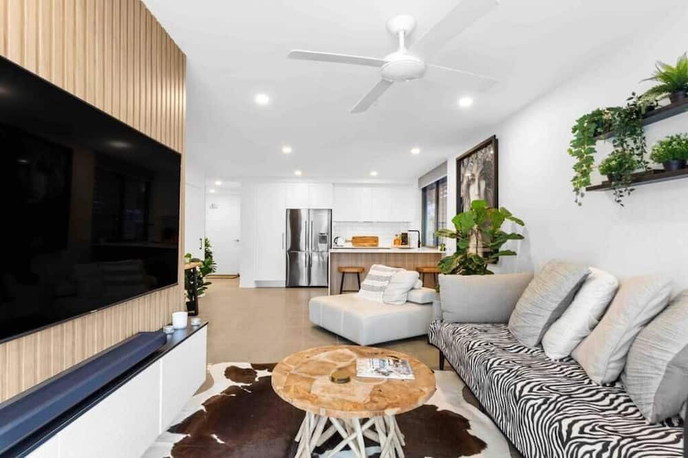 Sunshine Coast Apartment | New Boutique Apartment in the heart of Mooloolaba by BOXXLA