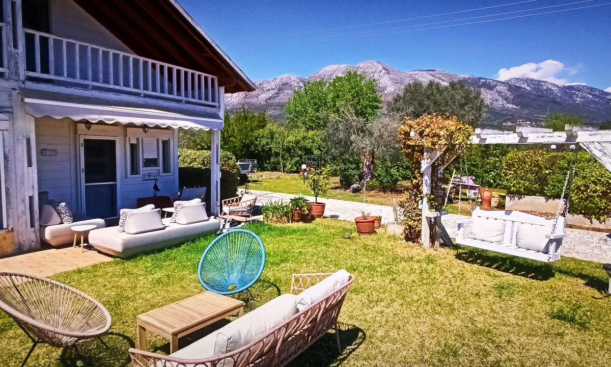 Eretria Other | Farmhouse with pool minutes from the beach