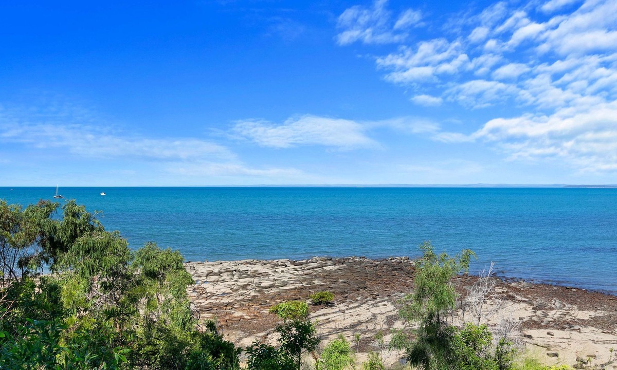 Point Vernon House | Outlook to K'Gari Point Vernon