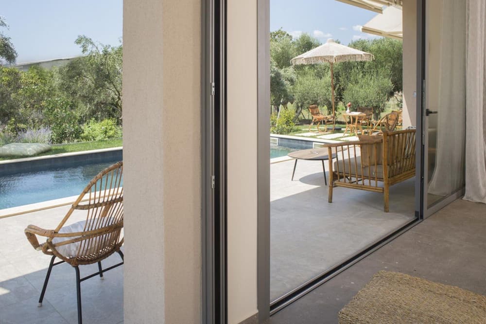 Akovitika Villa | ISholidays Kalamata Elaia Grove Villas