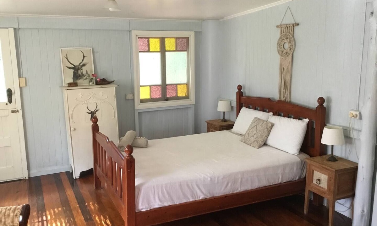 Pinbarren Cottage | Shadowed by both Mt Cooroora and Pinbarren Mountain