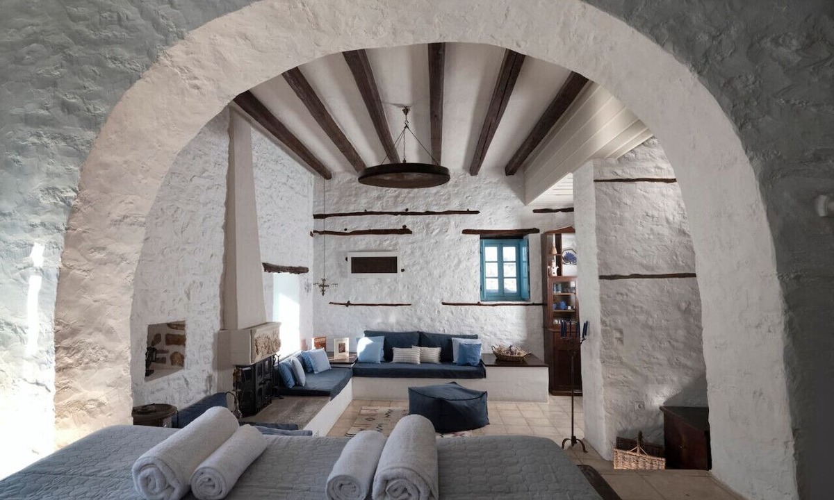 idhra House | Historical Stone Manor-Upper Floor