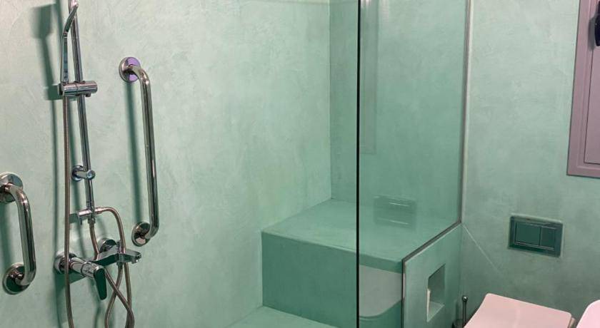 Photo of Bathroom in Metaxourgio