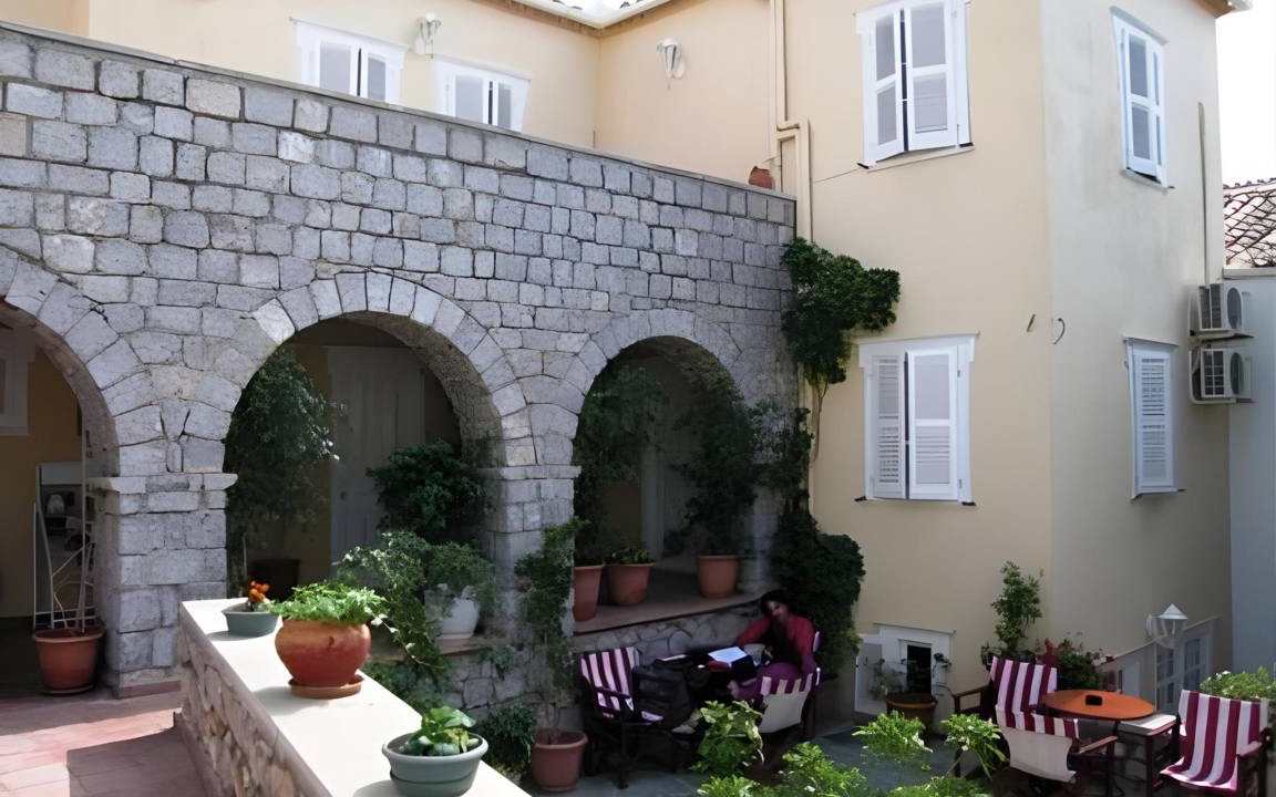 Photo of Others in Hydra