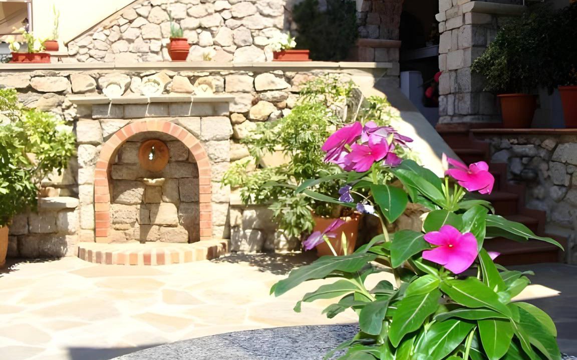 Photo of Others in Hydra