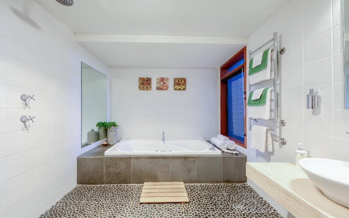 Photo of Bathroom in Mapleton