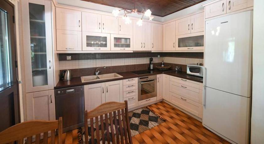 Photo of Kitchen in Isthmia
