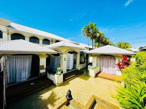 Photo of Buildings in Palm Cove
