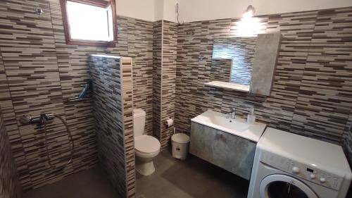Photo of Bathroom in Amarinthos