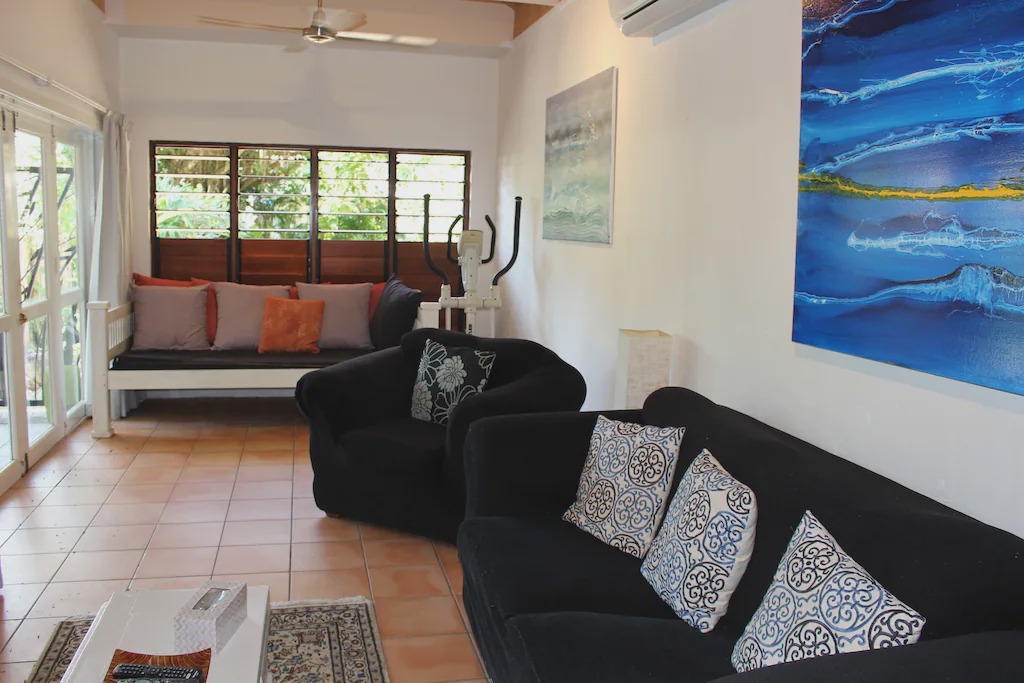 Photo of Livingroom in Oak Beach