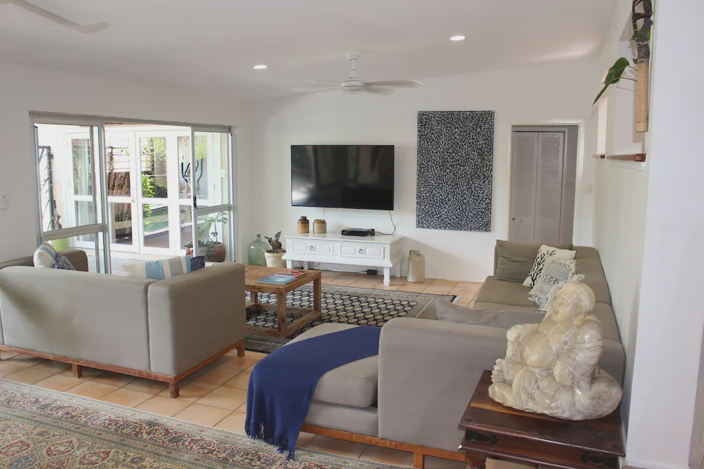 Photo of Livingroom in Oak Beach
