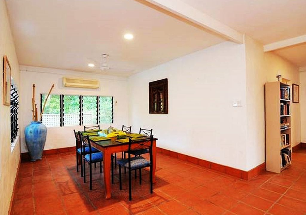 Photo of Livingroom in Oak Beach