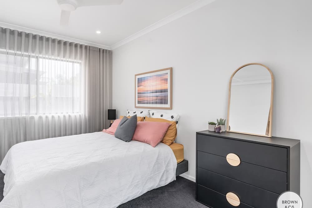 Photo of Bedroom in Castaways Beach