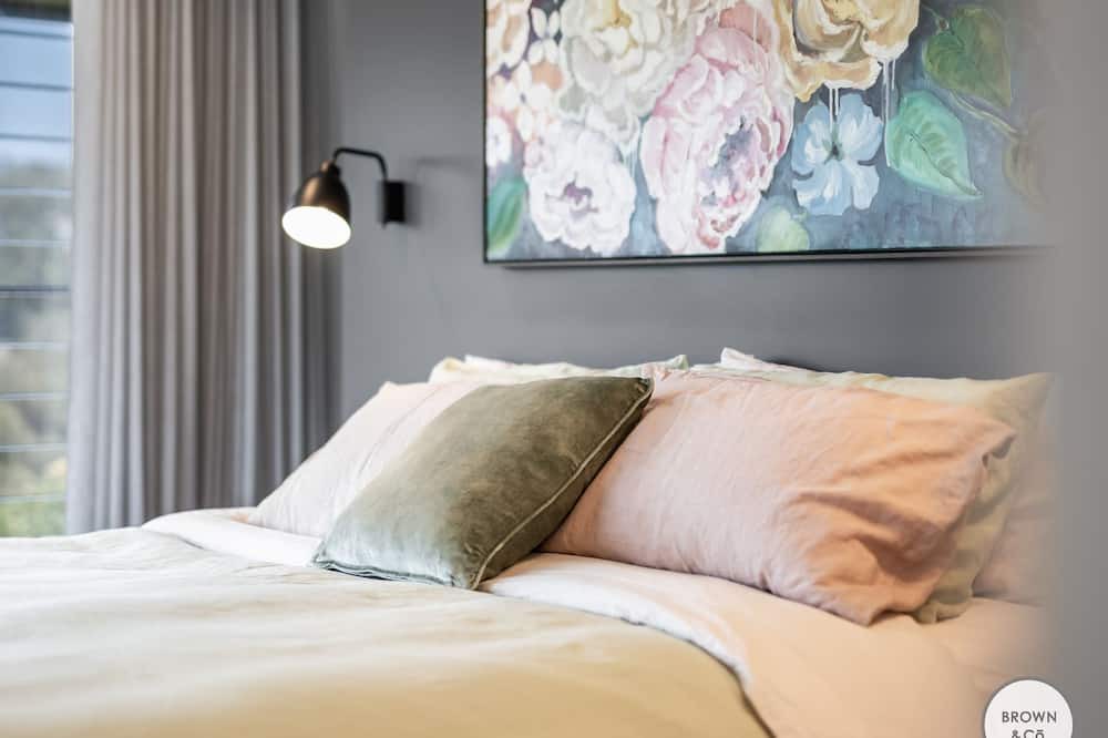 Photo of Bedroom in Castaways Beach