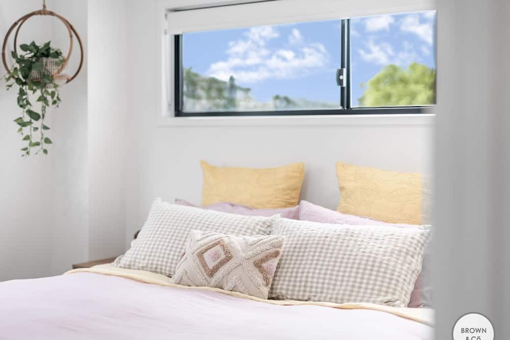 Photo of Bedroom in Castaways Beach