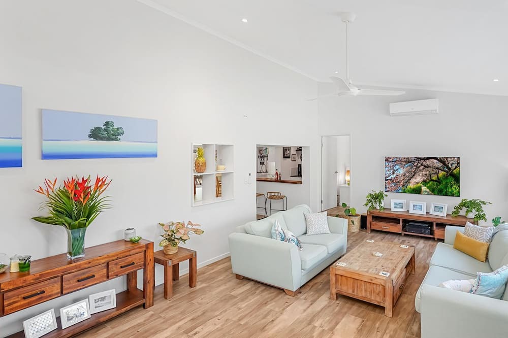 Photo of Livingroom in Clifton Beach