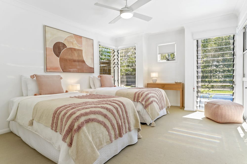 Photo of Bedroom in Castaways Beach