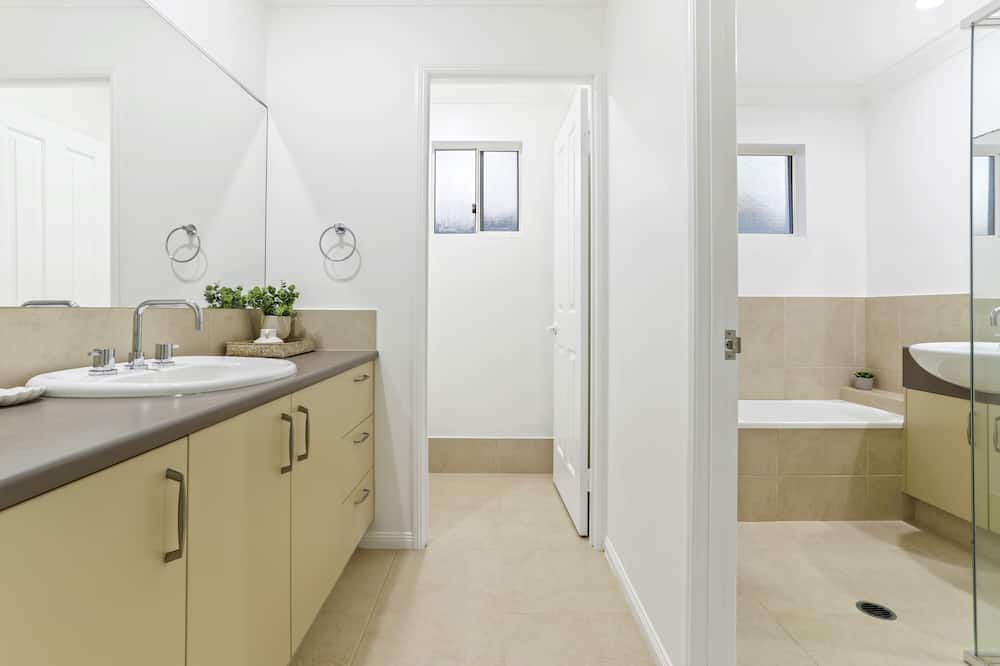 Photo of Bathroom in Castaways Beach