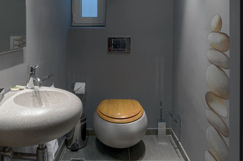 Photo of Bathroom in Koukaki