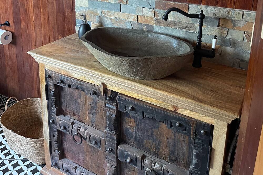 Photo of Bathroom in Currumbin Valley