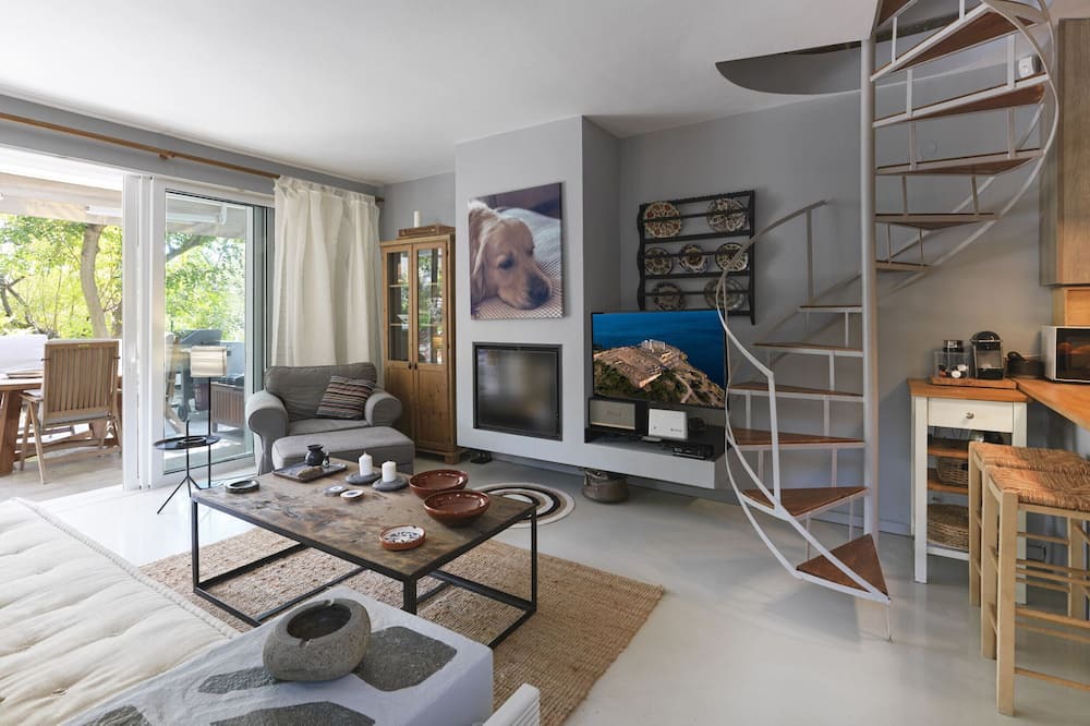 Photo of Livingroom in Kato Sounion