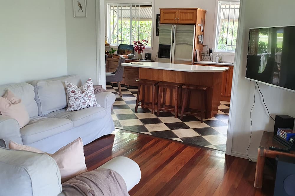 Photo of Livingroom in Cedar Creek