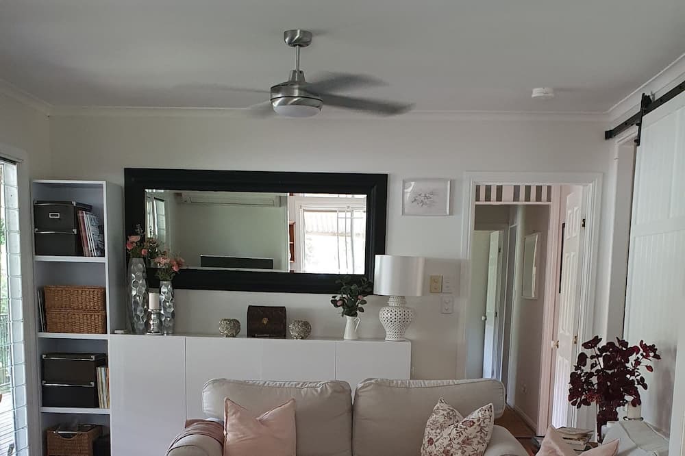 Photo of Livingroom in Cedar Creek