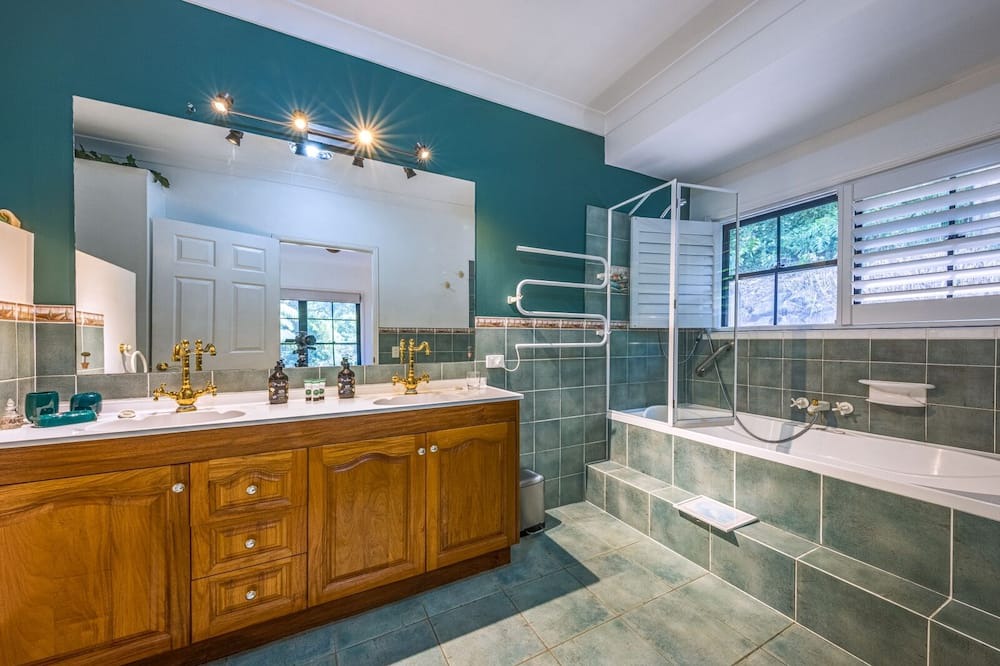 Photo of Bathroom in North Tamborine