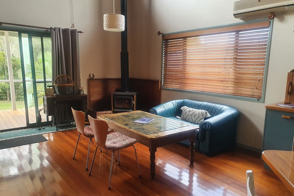 Photo of Livingroom in Somerset Dam