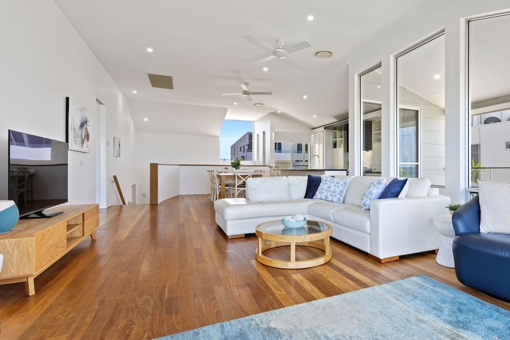 Photo of Livingroom in Castaways Beach