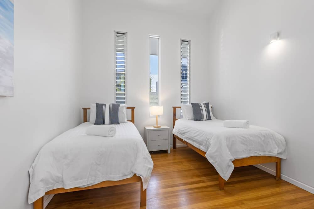 Photo of Bedroom in Castaways Beach