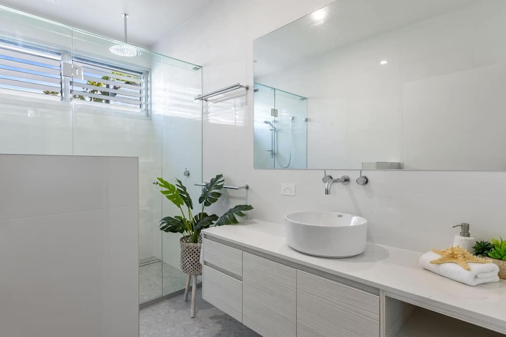 Photo of Bathroom in Castaways Beach