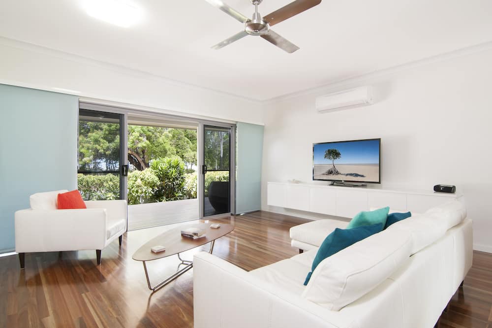 Photo of Livingroom in Newell