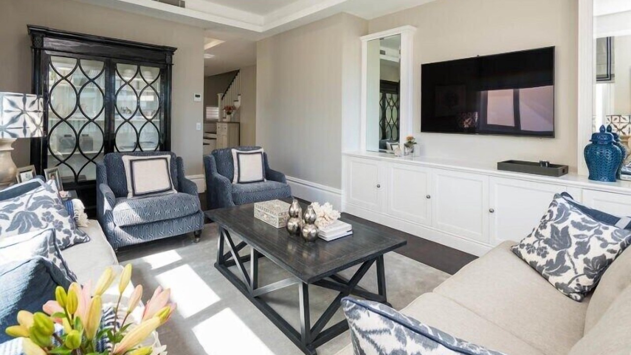 Photo of Livingroom in Main Beach