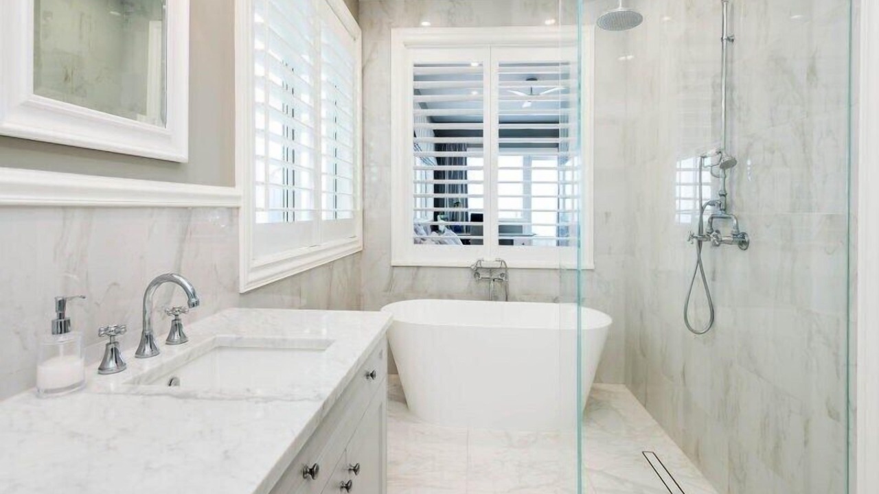 Photo of Bathroom in Main Beach
